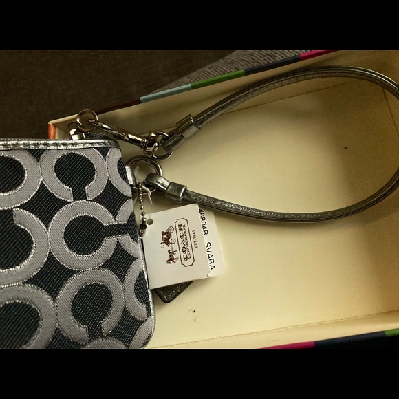Coach wristlet - Picture 3 of 5